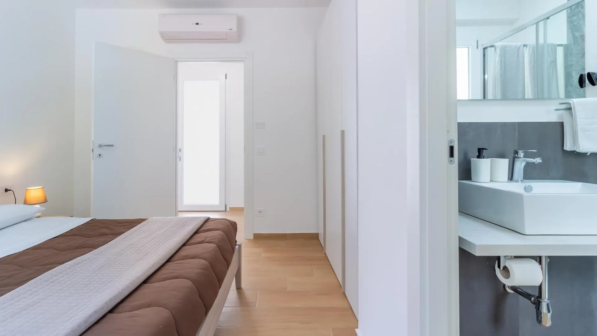 Camere Granatelli Altavilla Milicia 2*,  Italia